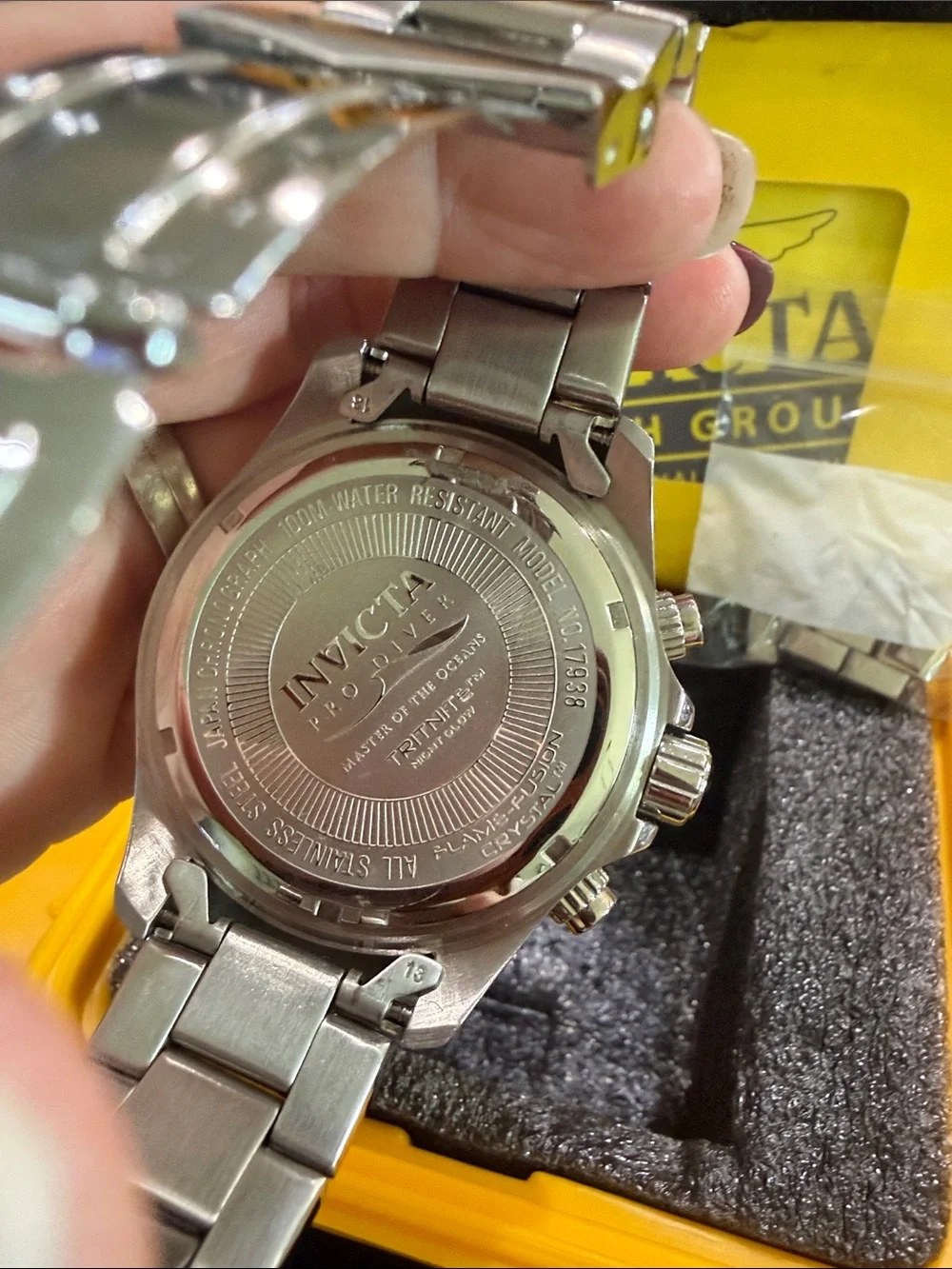 Invicta bold red